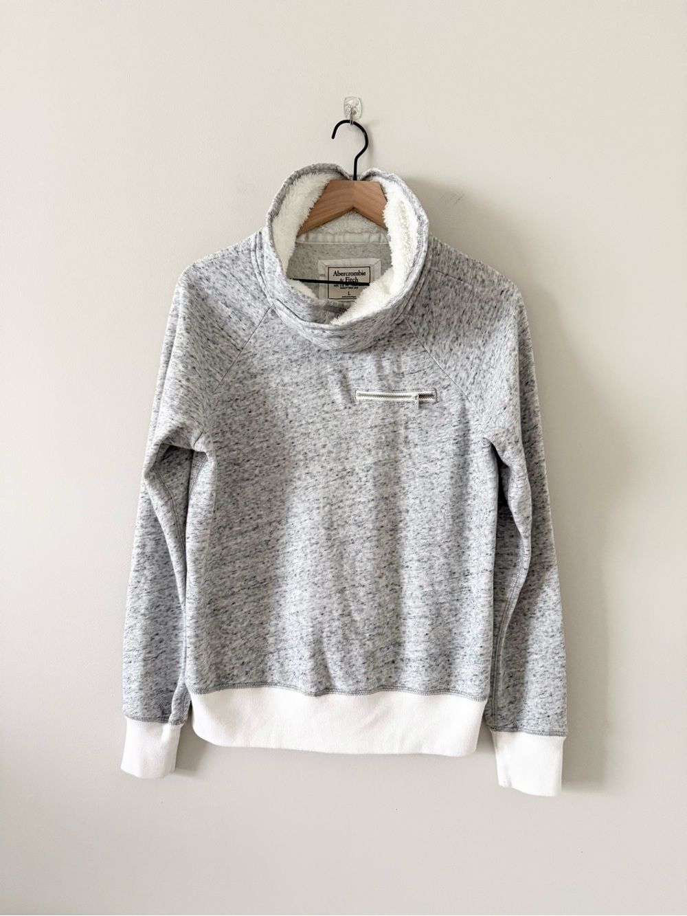 Abercrombie & Fitch Long Sleeve Funnel Neck Sweatshirt in Heathered Gray Size L